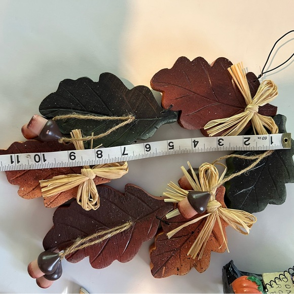 5 PIECE FALL / HALLOWEEN LOT LEAVES & PUMPKIN WOOD DECOR & SCARECROW, DRACULA - Picture 5 of 12